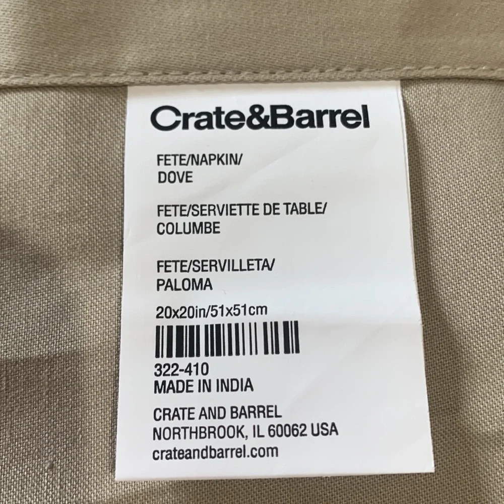 Crate & Barrel cloth napkins. Set of 4 in Dove. 20 x 20 inches